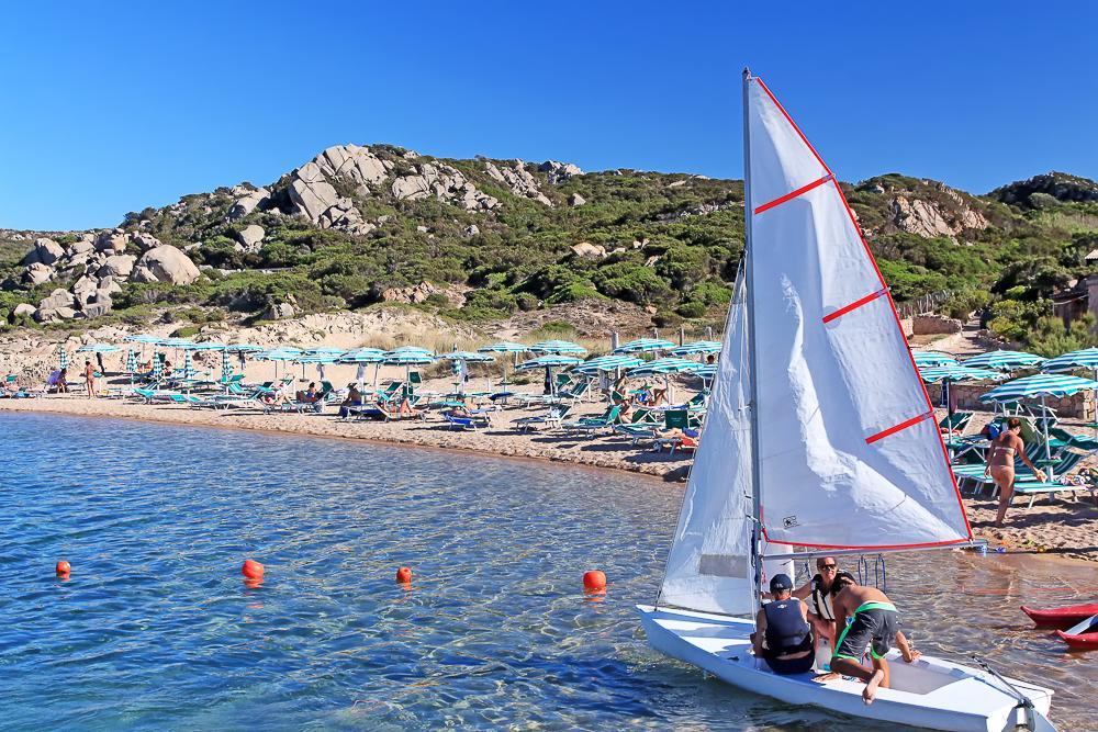 Готель Touring Club Italiano - La Maddalena Ла-Маддалена Екстер'єр фото
