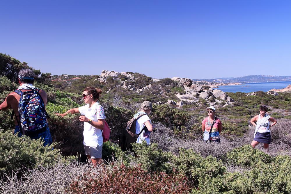 Готель Touring Club Italiano - La Maddalena Ла-Маддалена Екстер'єр фото