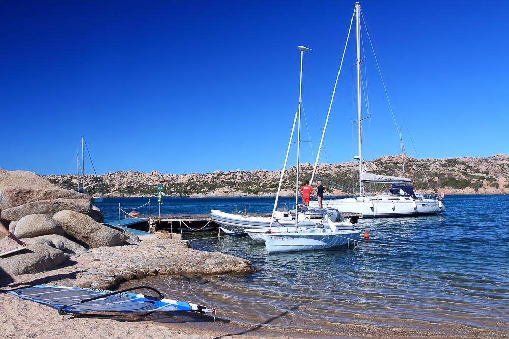 Готель Touring Club Italiano - La Maddalena Ла-Маддалена Екстер'єр фото