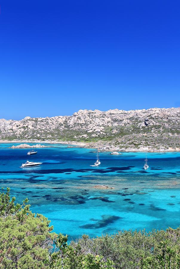 Готель Touring Club Italiano - La Maddalena Ла-Маддалена Екстер'єр фото